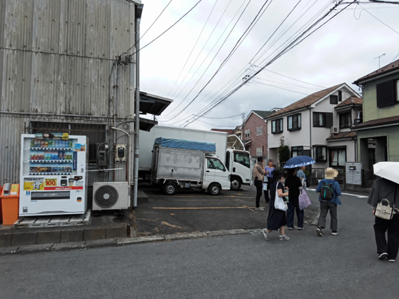 工場地域の点検　運動としての歩行を助ける自販機.png