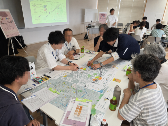 点検内容を書き出し地図にまとめるワークの様子.png