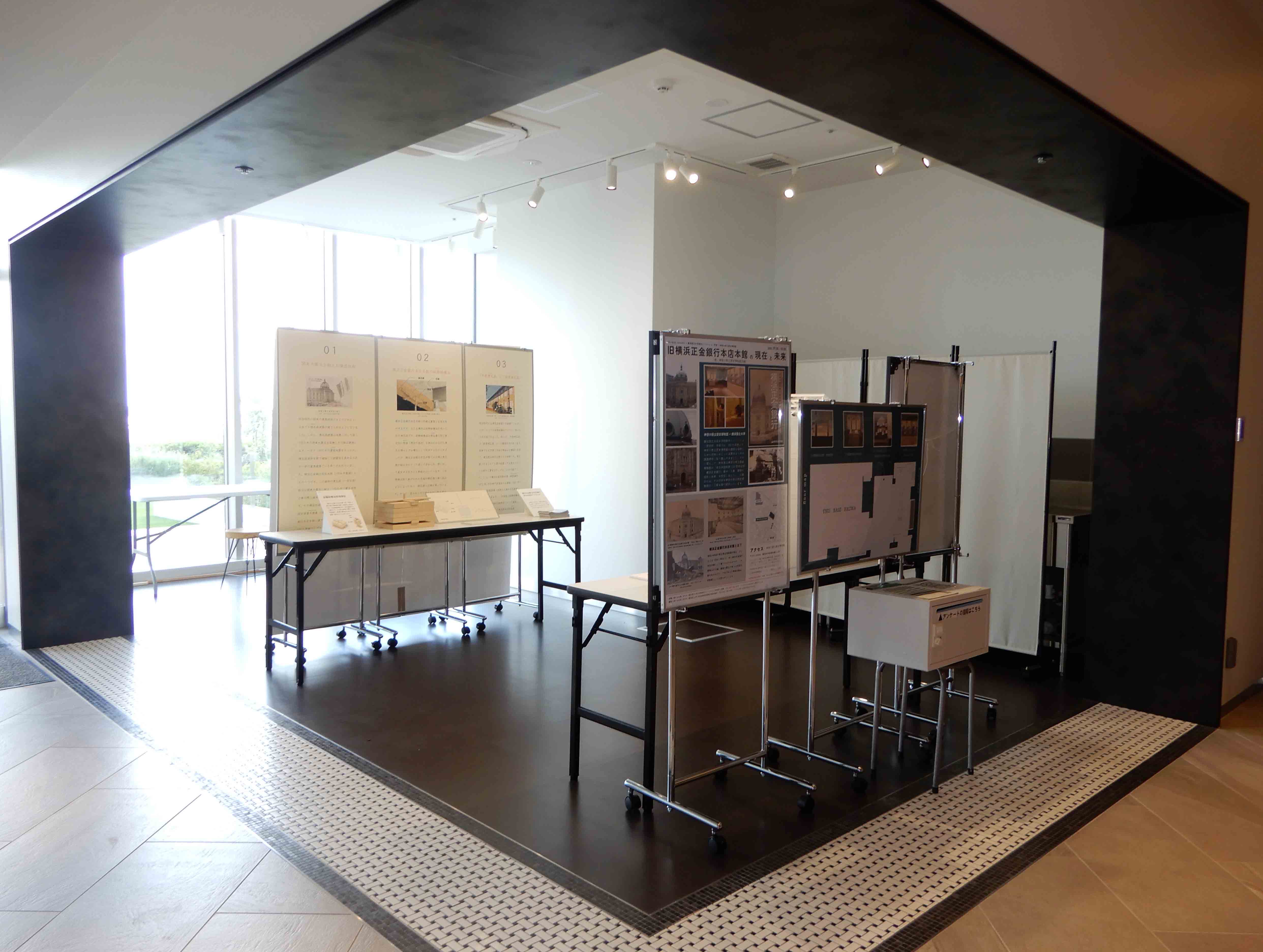 20250730  博学連携「コレクション展　横浜正金銀行」HAZAAR展示（〜1008予定）　準備中　DSCN0670.jpg